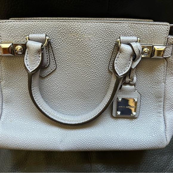 New never used Henri Bendel handbag - Picture 1 of 9